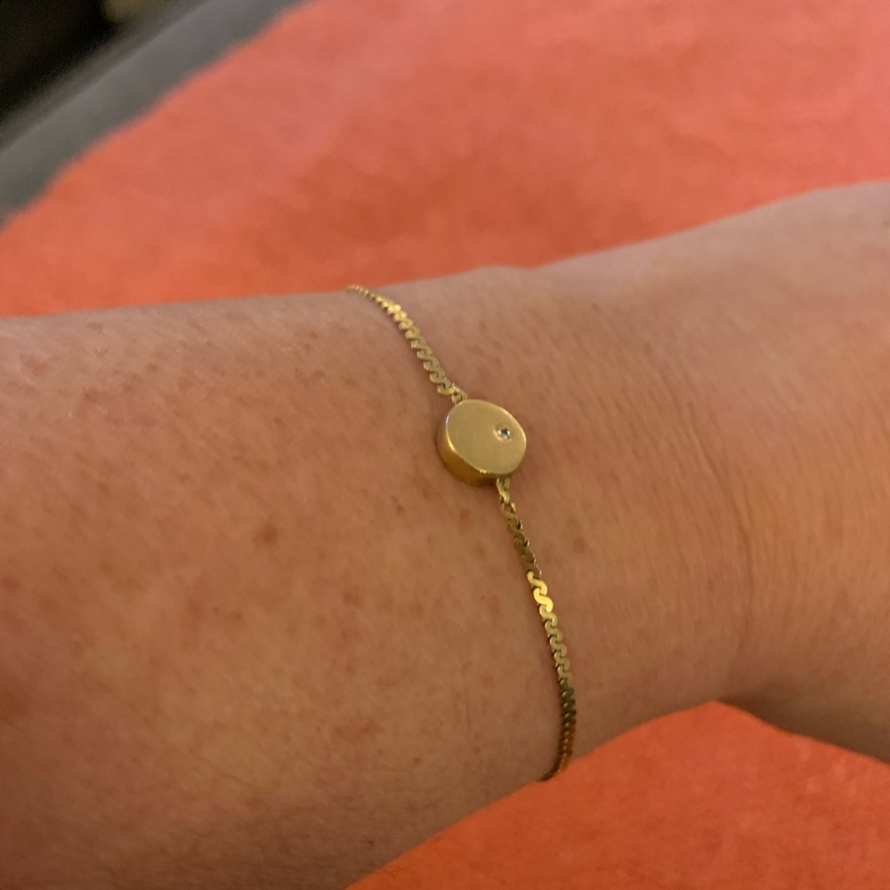 14 carat gold dainty bracelet with tiny diamond.